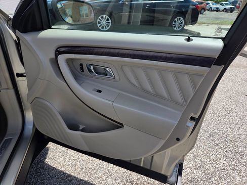 Used 2010 Ford Taurus Limited AWD/4WD image 25
