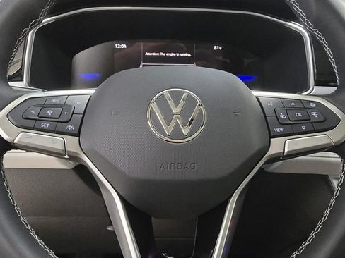 New 2026 Volkswagen Taos SE FWD image 28