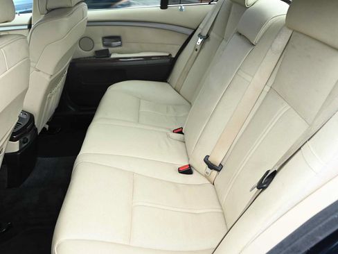 Used 2007 BMW 750i RWD image 18