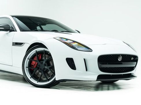 Used 2015 Jaguar F-TYPE R RWD image 4