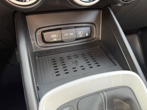 New 2025 Hyundai Venue Limited image 23