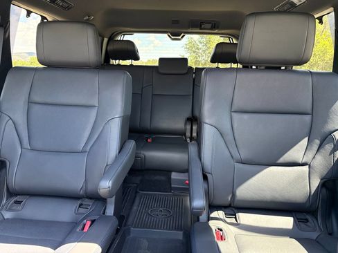 Used 2026 Toyota Sequoia Platinum AWD/4WD image 19
