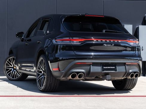 Certified 2024 Porsche Macan S AWD/4WD image 3