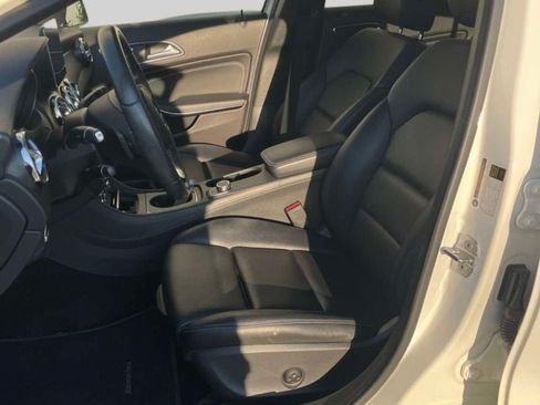 Used 2018 Mercedes-Benz GLA 250 4MATIC image 3