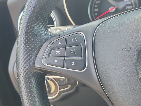 Used 2018 Mercedes-Benz GLC 300 4MATIC image 25