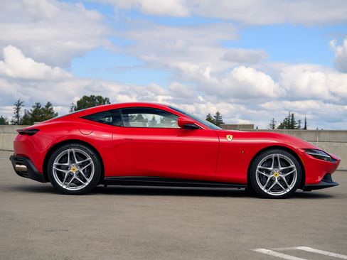 Used 2021 Ferrari Roma image 3