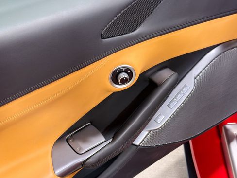 Used 2020 Ferrari Portofino RWD image 21