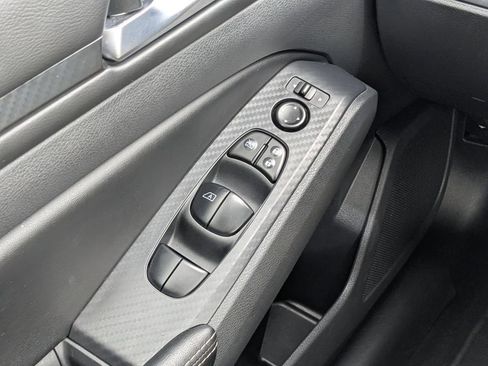 Used 2025 Nissan Altima 2.5 SV FWD image 18