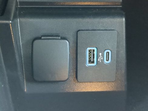Certified 2021 Ford Explorer XLT RWD image 19