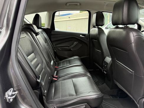 Used 2017 Ford C-MAX Titanium w/ Equipment Group 301A FWD image 15