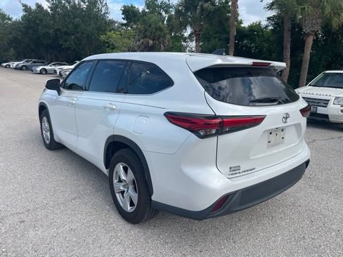 Used 2022 Toyota Highlander L FWD image 4