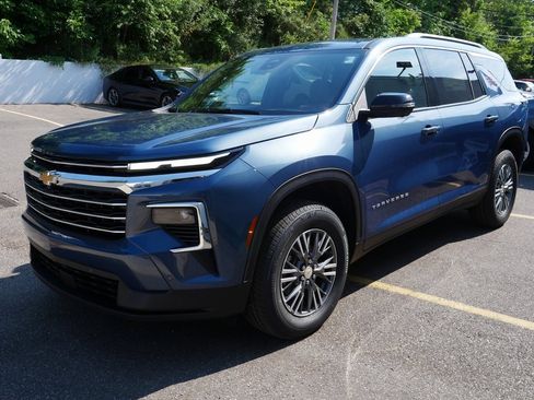 New 2026 Chevrolet Traverse LT w/ Enhanced Driving Package image 4