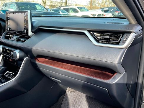 Used 2021 Toyota RAV4 Limited image 17