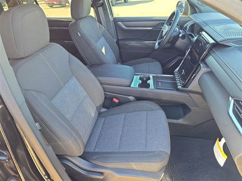 New 2025 GMC Acadia Elevation image 10