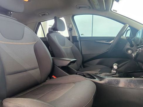 Used 2024 Kia Niro LX FWD image 23