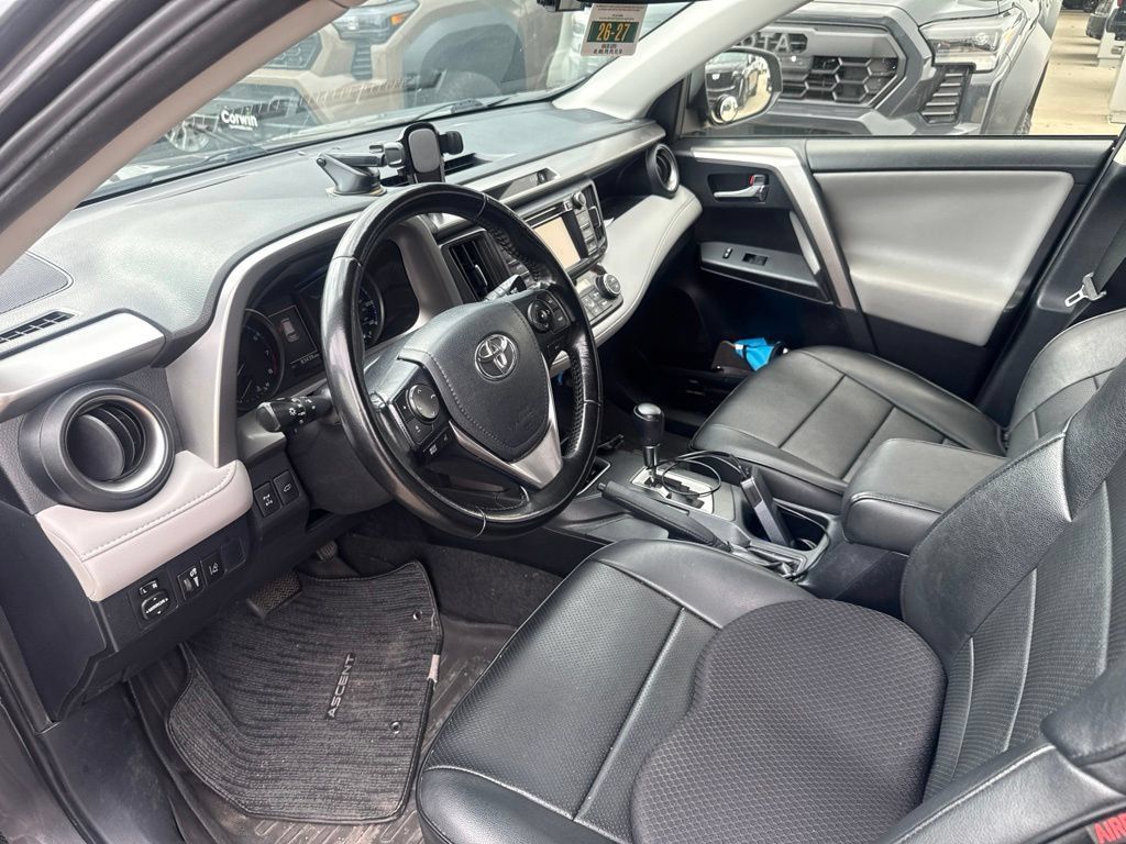 Used 2018 Toyota RAV4 XLE AWD/4WD image 11