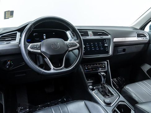 Used 2022 Volkswagen Tiguan SE AWD/4WD image 4