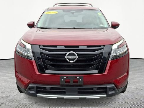 Used 2024 Nissan Pathfinder Platinum w/ Black Appearance Package AWD/4WD image 2