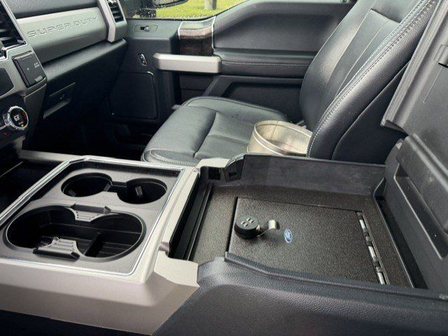 Used 2022 Ford F350 Lariat w/ Lariat Ultimate Package AWD/4WD image 26