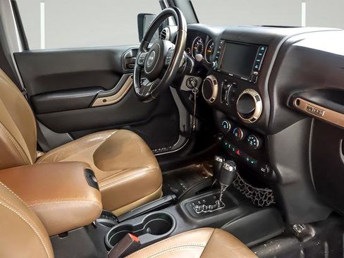 Used 2017 Jeep Wrangler Unlimited Sahara AWD/4WD image 22