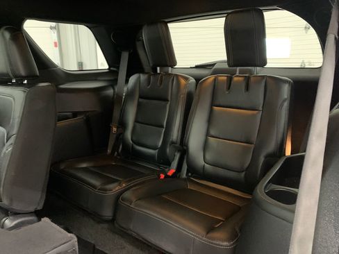 Used 2018 Ford Explorer Limited w/ Equipment Group 301A AWD/4WD image 19