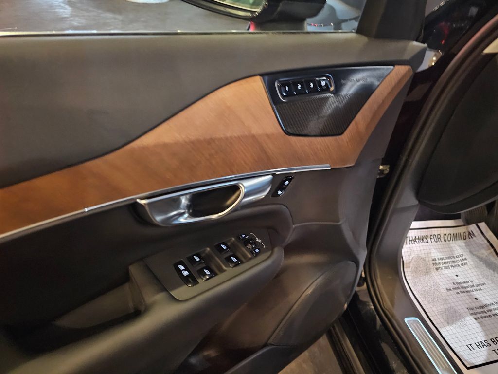 Certified 2025 Volvo XC90 B6 Plus w/ Protection Package Premier AWD/4WD image 16
