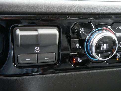 Used 2026 GMC Sierra 3500 SLT w/ SLT Premium Package image 28