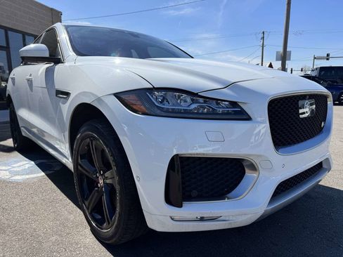 Used 2017 Jaguar F-PACE S image 3