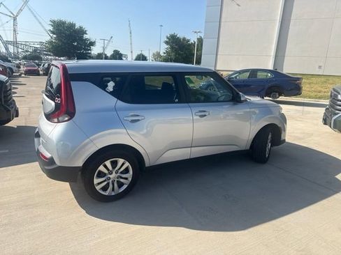 Used 2020 Kia Soul LX FWD image 3