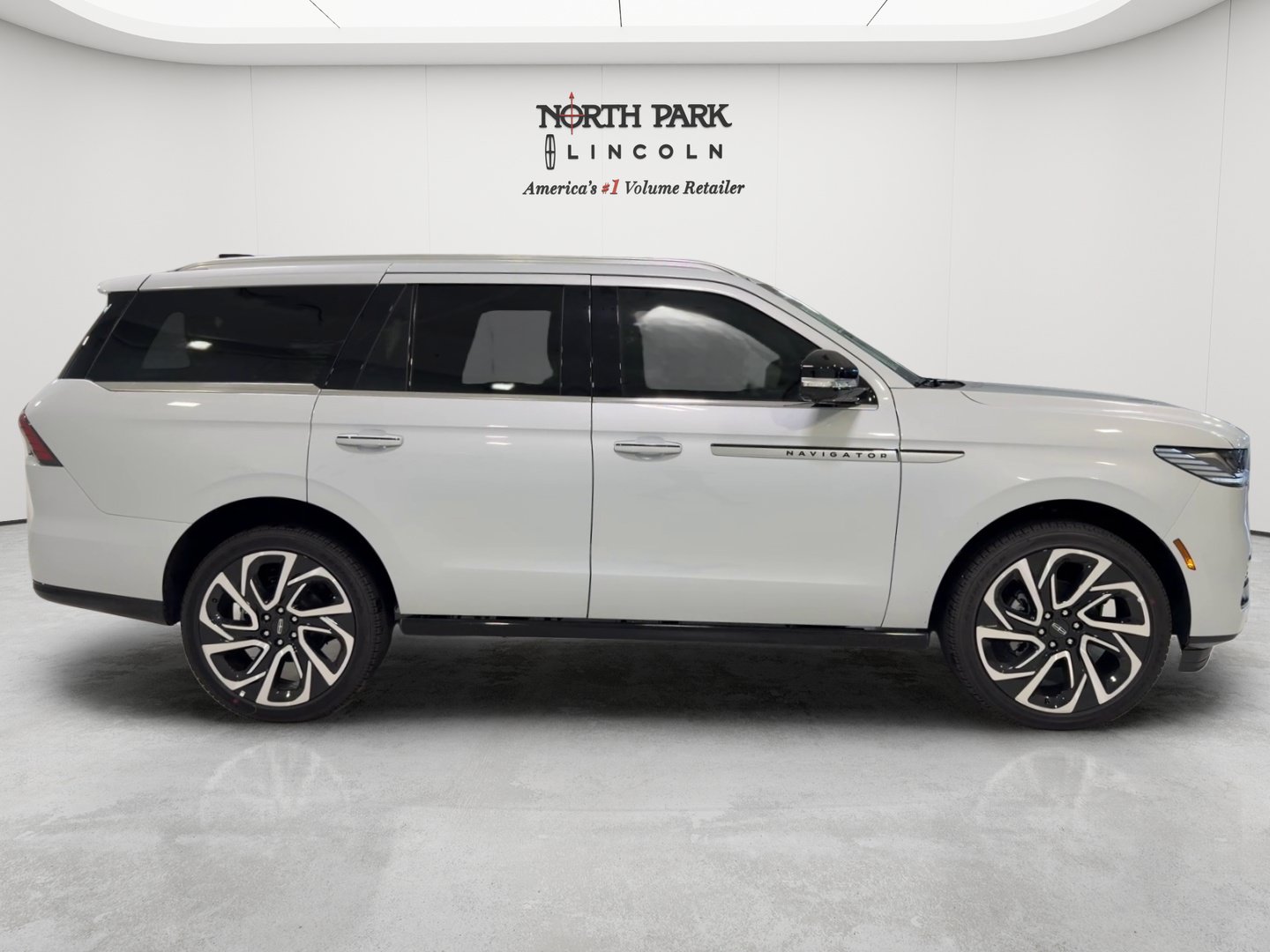 New 2026 Lincoln Navigator Reserve AWD/4WD image 6