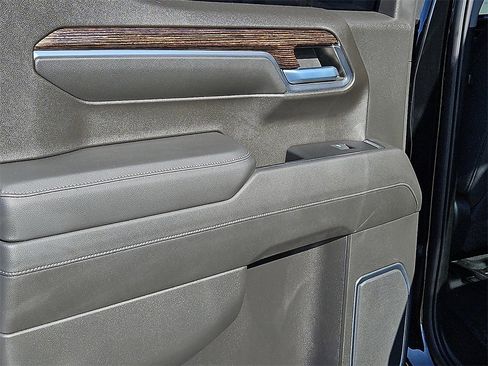 Used 2022 GMC Sierra 1500 Elevation w/ LPO, Elevation Black Package image 17