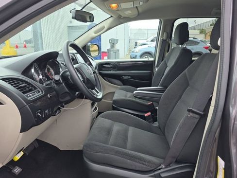 Used 2018 Dodge Grand Caravan SE w/ UConnect Hands-Free Group FWD image 7