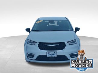 Used 2024 Chrysler Pacifica Touring-L video 2