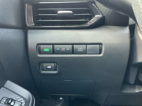 Used 2024 Nissan Sentra SV FWD image 18