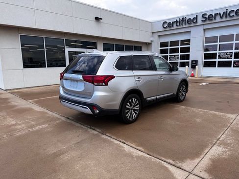 Used 2019 Mitsubishi Outlander SEL AWD/4WD image 3