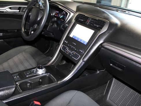 Used 2020 Ford Fusion SE FWD image 30