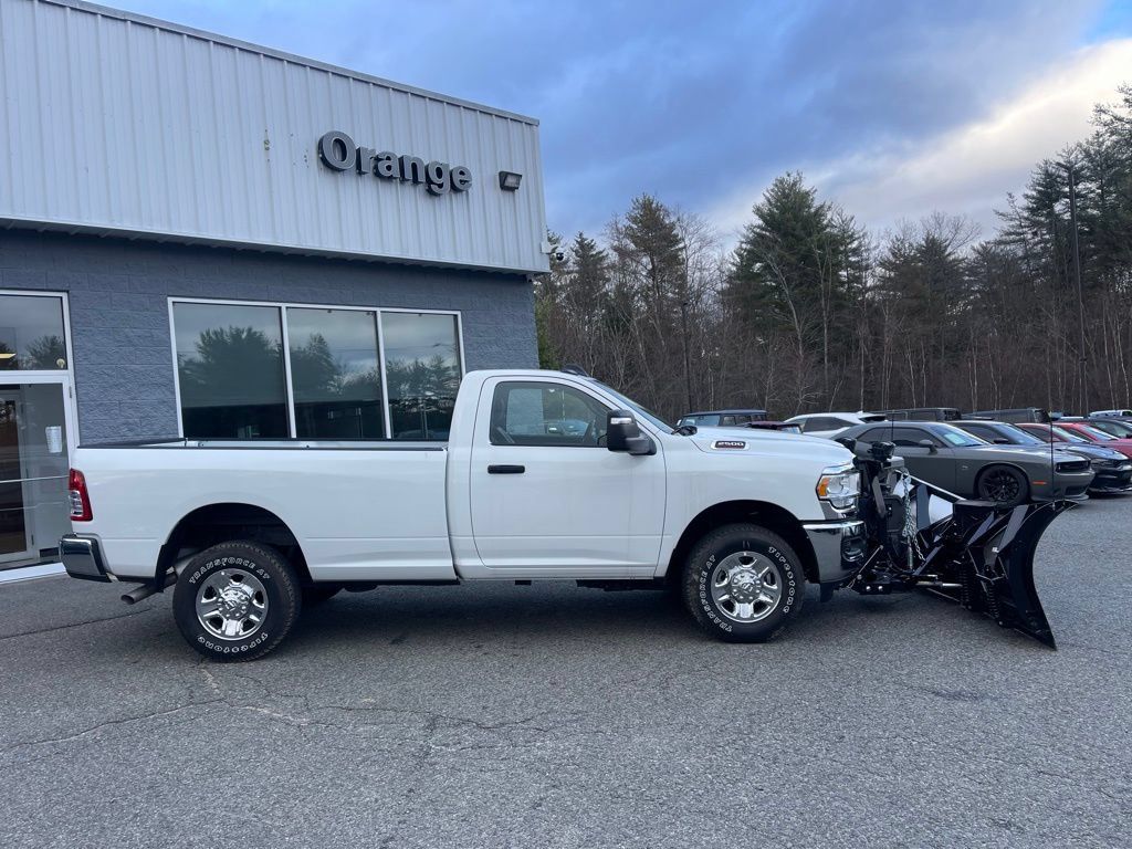 Used 2024 RAM 2500 Tradesman w/ Chrome Appearance Group AWD/4WD image 8