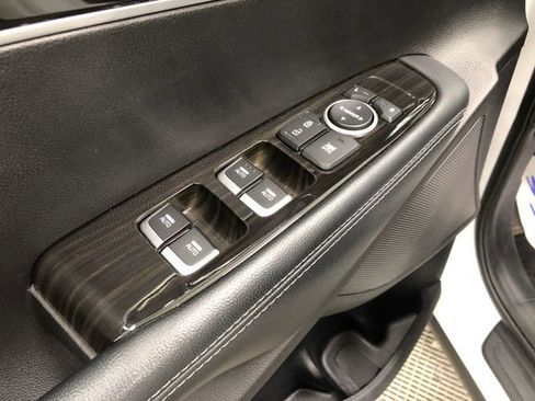 Used 2019 Kia Sorento LX image 13