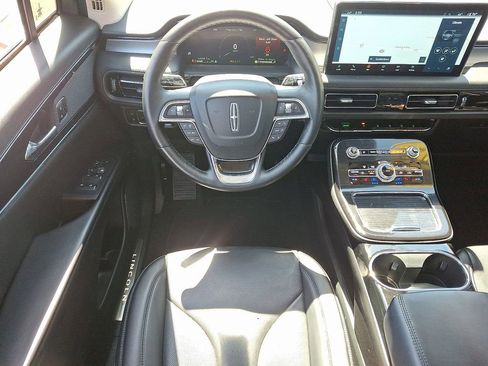 Used 2023 Lincoln Nautilus Reserve FWD image 12
