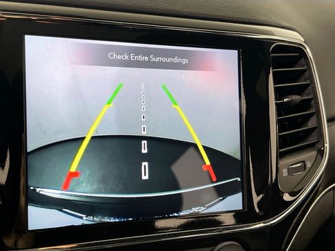 Used 2022 Jeep Grand Cherokee Limited image 13