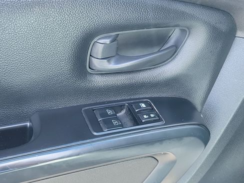 Used 2022 Nissan Titan S image 19