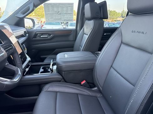 New 2026 GMC Yukon Denali w/ Advanced Technology Package AWD/4WD image 5
