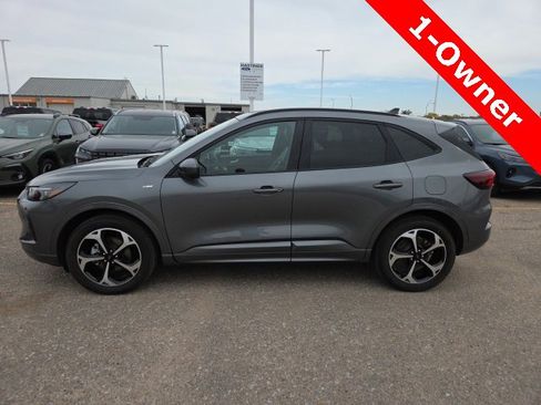 Certified 2025 Ford Escape ST-Line Elite w/ Premium Technology Package image 2