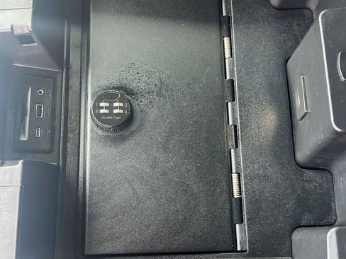 Used 2021 GMC Sierra 2500 AT4 w/ AT4 Premium Plus Package AWD/4WD image 23