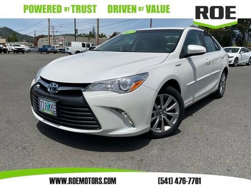 Used 2017 Toyota Camry XLE w/ Moonroof Package FWD image 1