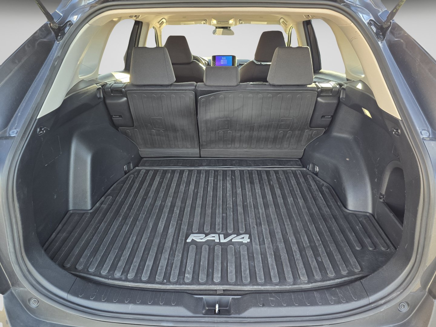 Used 2025 Toyota RAV4 XLE AWD/4WD image 27