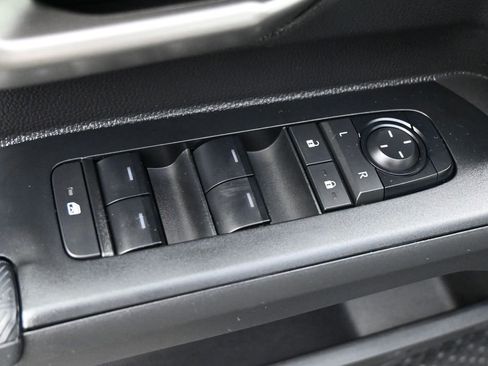 Used 2024 Toyota Tacoma TRD Sport AWD/4WD image 4