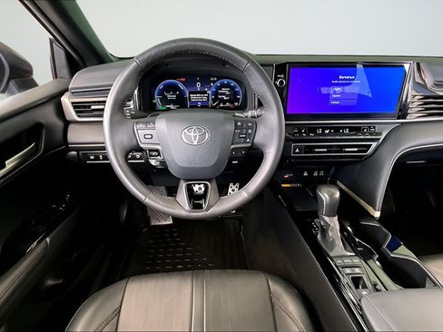 Used 2025 Toyota Camry XSE FWD image 8