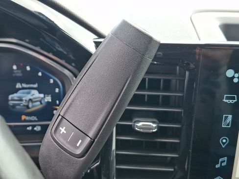 Used 2022 Chevrolet Silverado 1500 LT AWD/4WD image 14