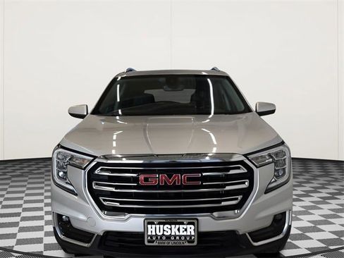 Used 2022 GMC Terrain SLT image 3